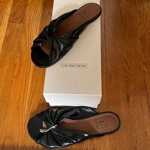 L’Autrechose black patent leather twist sandals